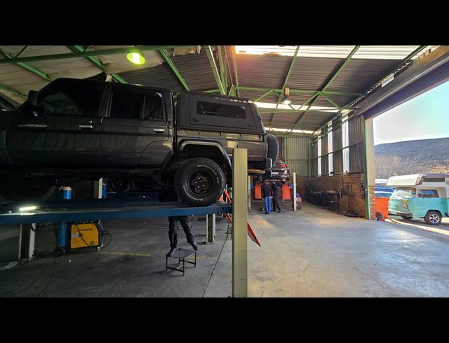 500M² WAREHOUSE TO LET IN SEBENZA